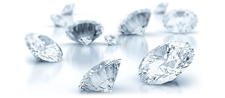 Spanringen met diamant – de moderne vorm voor verlovingsringen